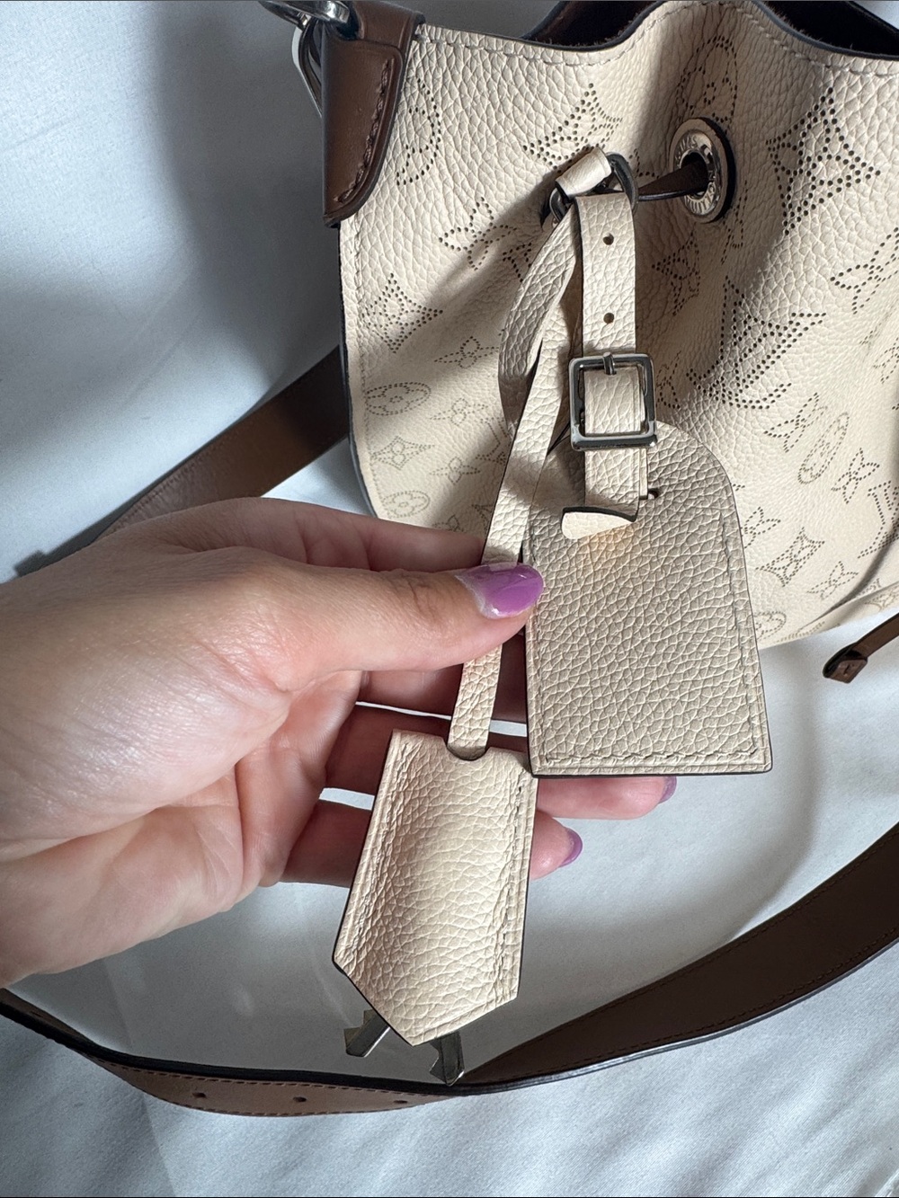 Louis Vuitton Muria Bucket Bag Cream Mahina Leather Discreet Monogram - Picture 4 of 10